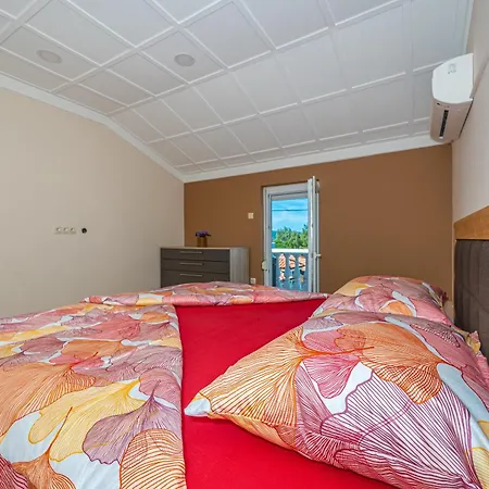公寓 Jarmila Croatia Beachfront