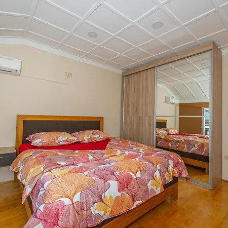 Jarmila Croatia Beachfront 茨里克韦尼察
