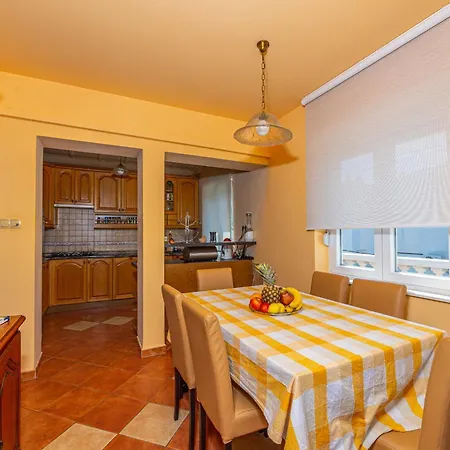 Jarmila Croatia Beachfront 公寓