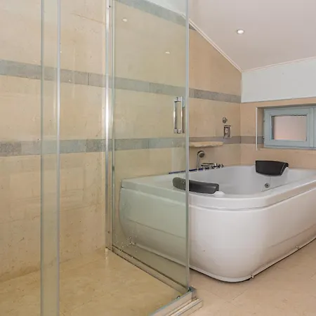 Jarmila Croatia Beachfront Apartment *