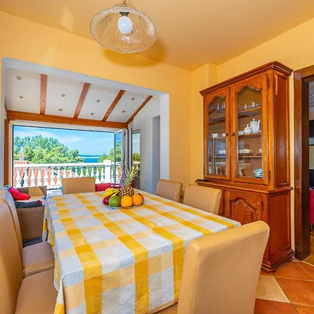 Jarmila Croatia Beachfront