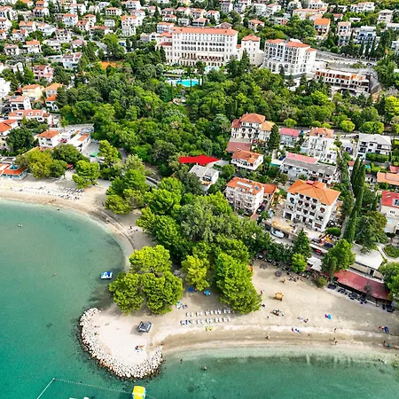Jarmila Croatia Beachfront Apartment *
