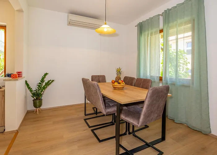 Jarmila Croatia Beachfront Apartman Crikvenica
