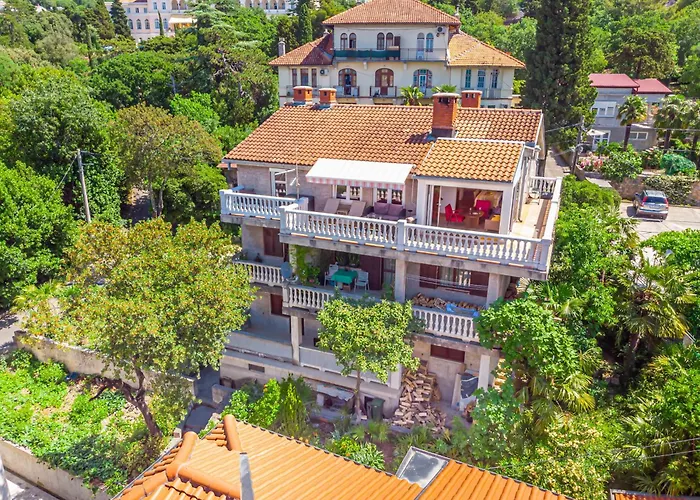 Jarmila Croatia Beachfront Apartman *