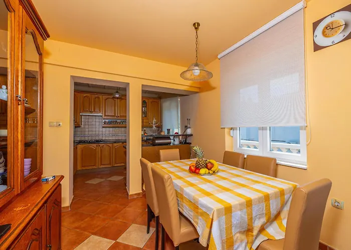 Jarmila Croatia Beachfront Apartman