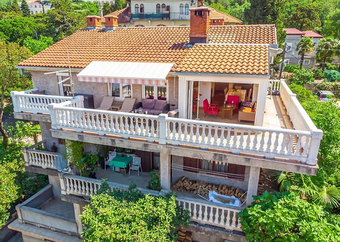 Jarmila Croatia Beachfront アパート