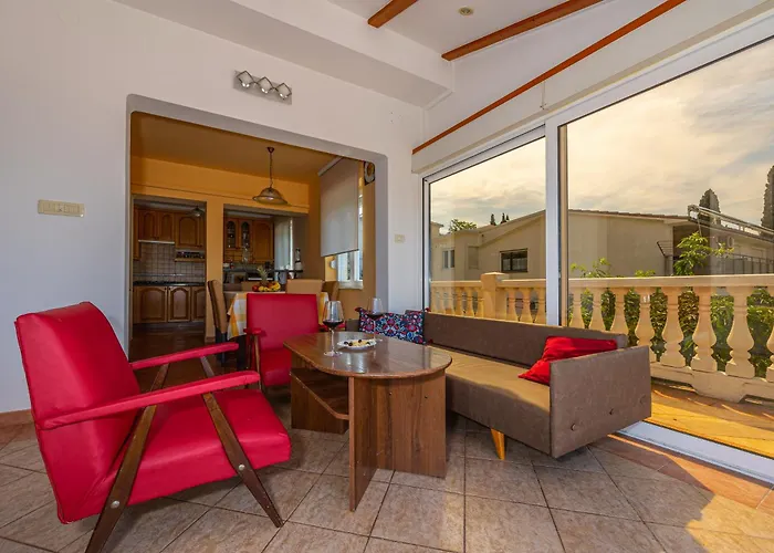 Jarmila Croatia Beachfront アパート ツリクヴェニツァ